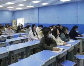 我市高中语文教师在省级教研活动中作讲座